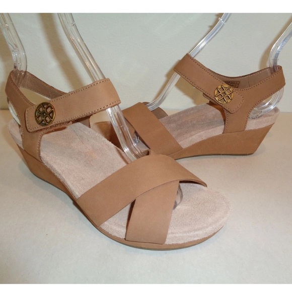 NWOB UGG Australia VEVA Chestnut Leather Wedge Heel Sandals Womens Shoes Size 8 - Picture 6 of 10